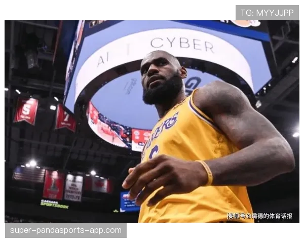 勒布朗早晨健身房连练三个小时，普通人连冻外卖的力气都没了吧？