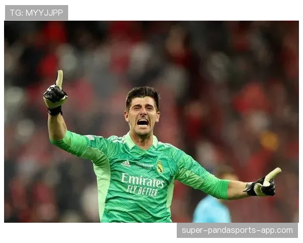 库尔图瓦如何将2米身高与门线反应融合成高空球控制优势